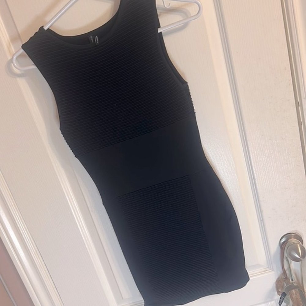 2/$50✨ Marciano bodycon dress